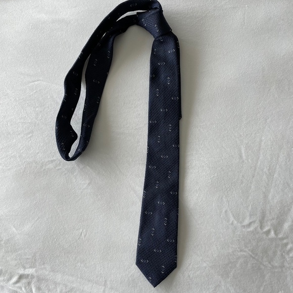 John Varvatos Hand-Made in Italy Silk Slim Tie. - Picture 1 of 8